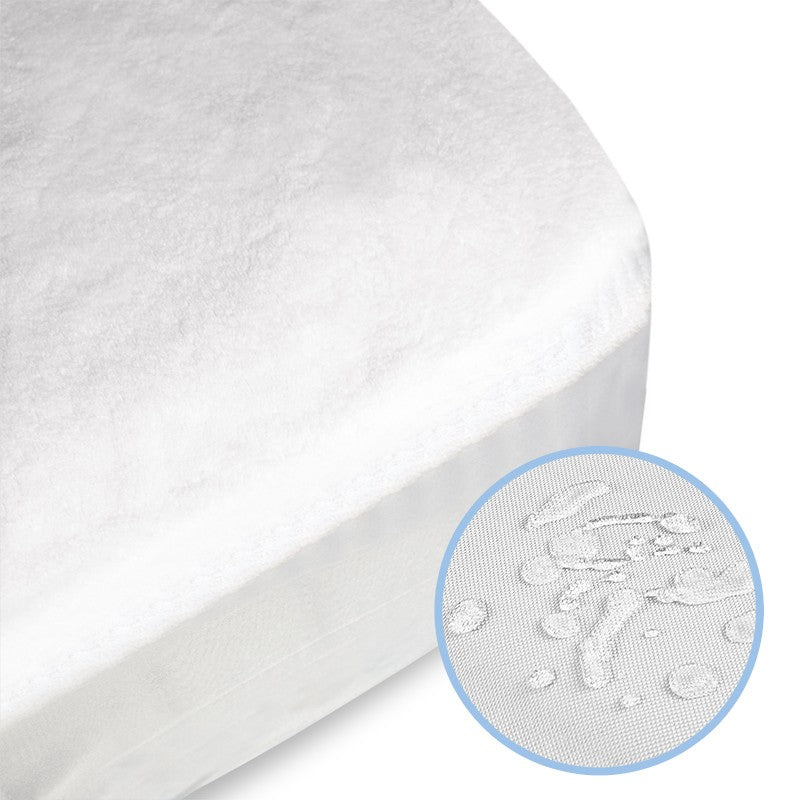 Coprimaterasso impermeabile in morbidissima spugna di microfibra, anallergico, antiacaro, traspirante, elasticizzato